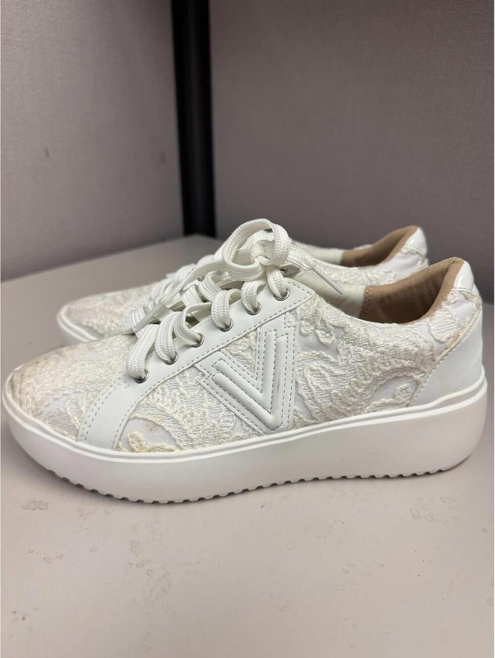 Vionic Women's Kearny Lace up White Sneaker Size 7.5 Wide